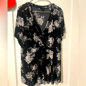 torrid Black Floral Surplice Short Sleeve Top